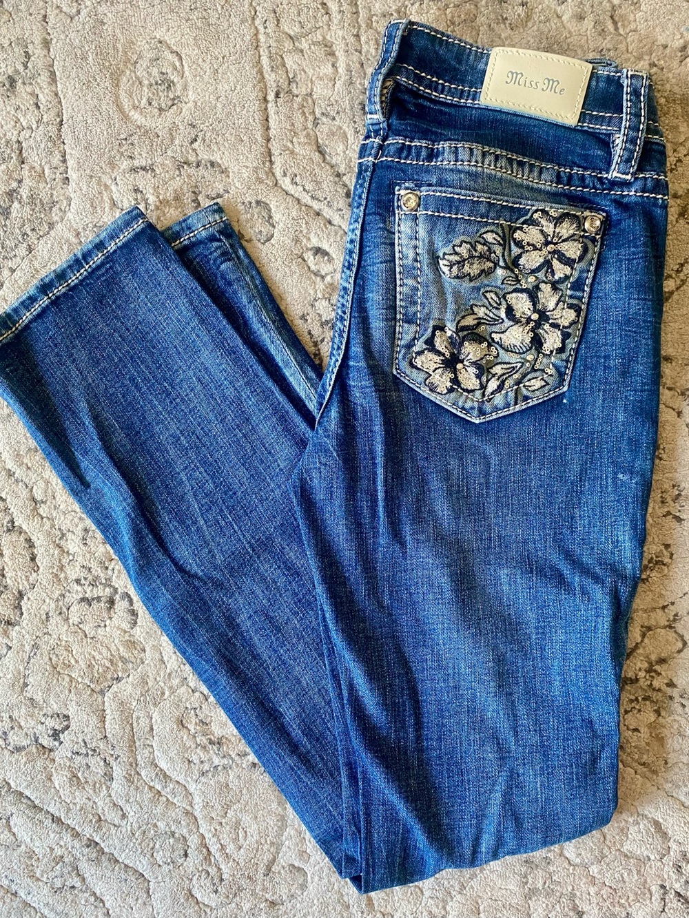 Miss Me Mid Rise Straight Jeans with Embroidered Pocket. Size 28. Inseam 32.